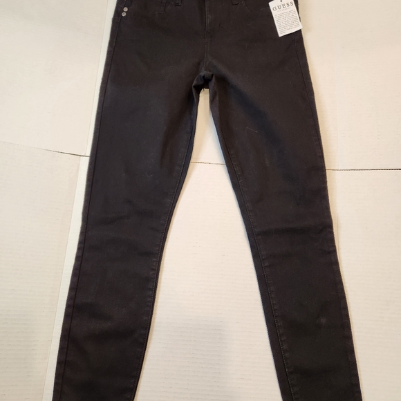 Nwt Guess jeans. Beyla curvy midrise skinny in black wash - Picture 1 of 5